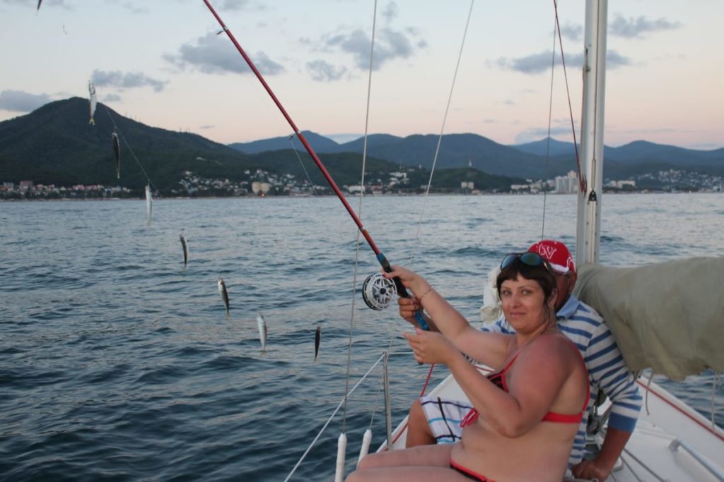 Рыбалка на яхте в Лазаревском