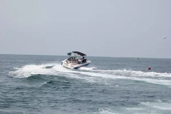 Вейкбодинг за катером MasterCraft