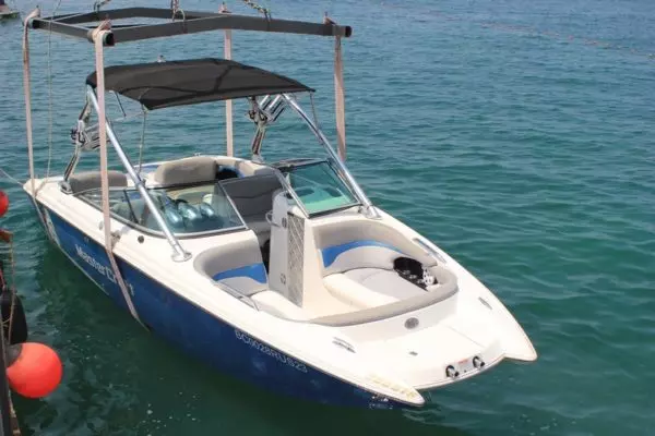Вейкбодинг за катером MasterCraft