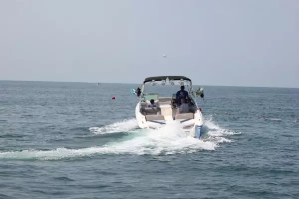 Вейкбодинг за катером MasterCraft
