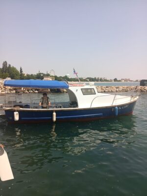Рыбалка в море на катере